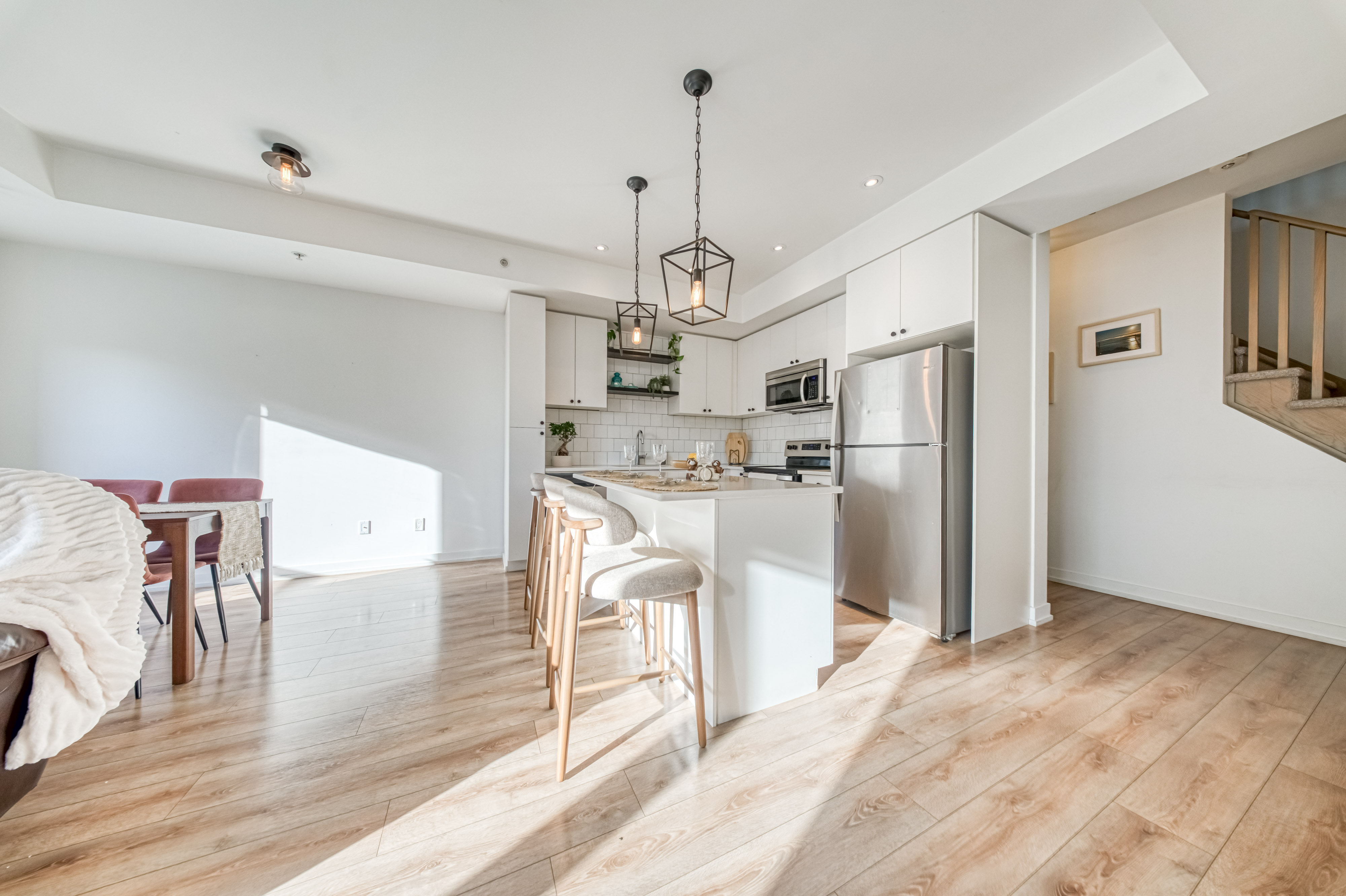 Kitchen & Dining